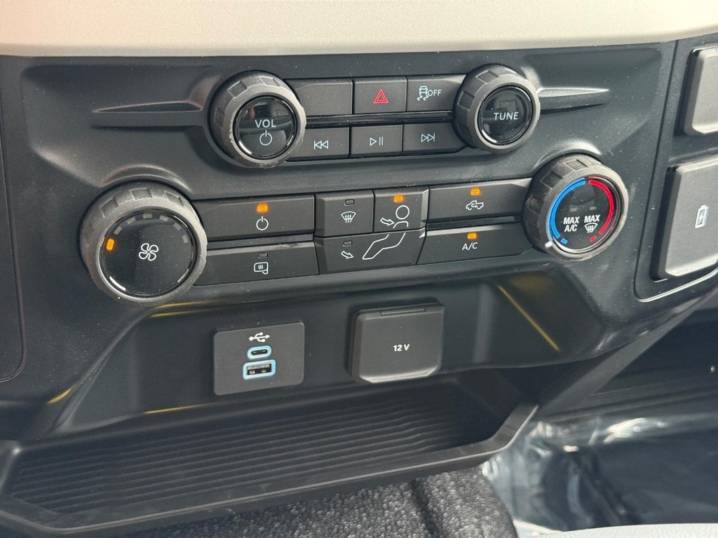 2025 Ford F-450 Super Duty Chassis Cab XL - Photo 17