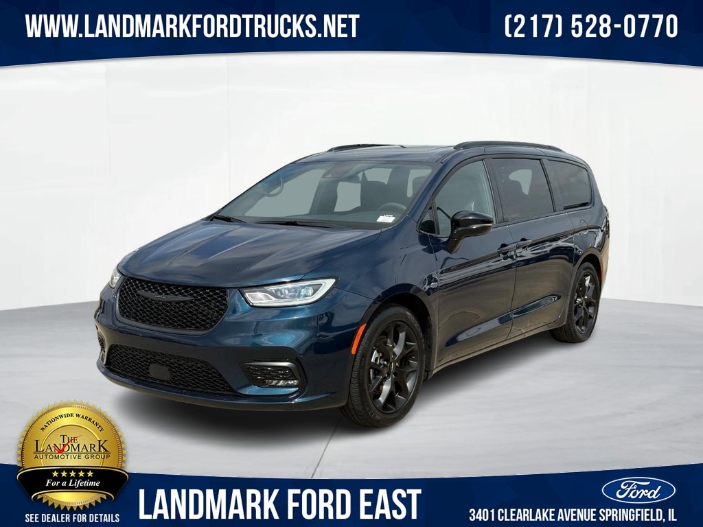 2025 Chrysler Pacifica Limited's photo