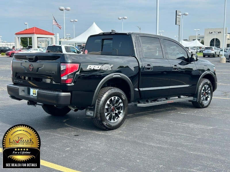 2024 Nissan Titan PRO-4X Crew Cab photo 2