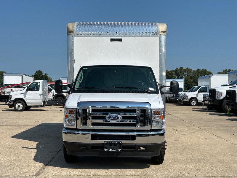 2025 Ford E-450 photo 4