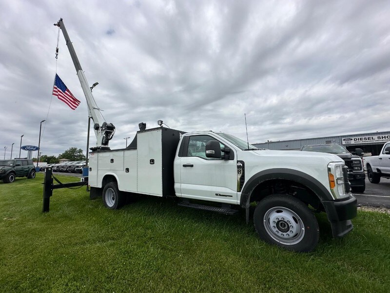 2023 Ford F-600 photo 2