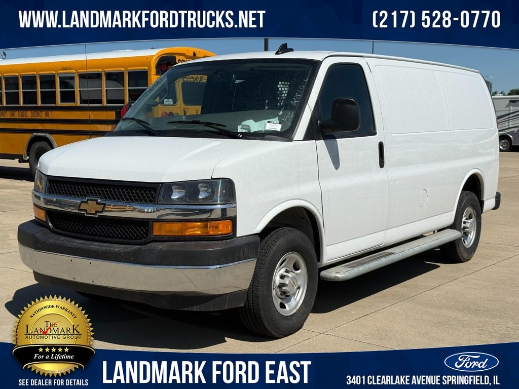 2024 Chevrolet Express 2500 Work Van HD's photo