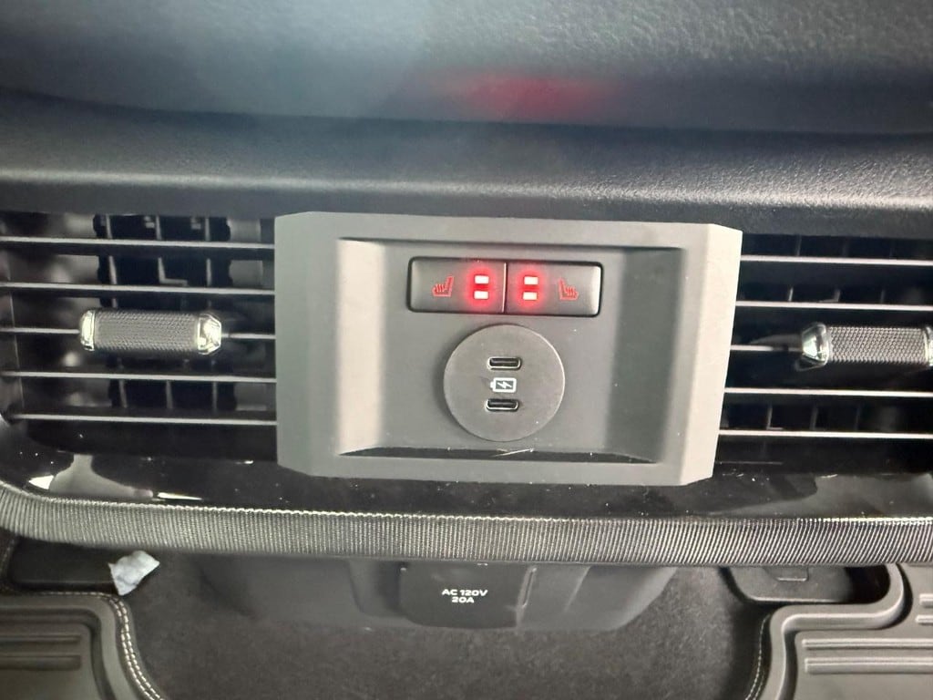 2025 Ford F-150 Lightning Platinum - Photo 12