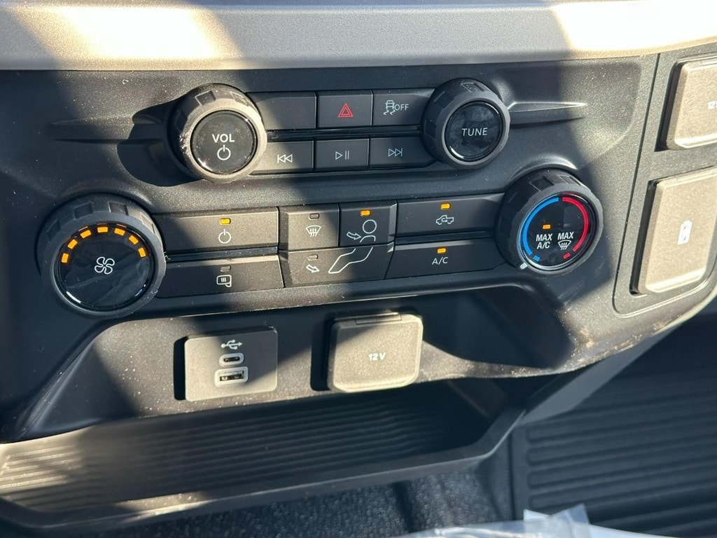 2025 Ford F-450 Super Duty Chassis Cab XL - Photo 11