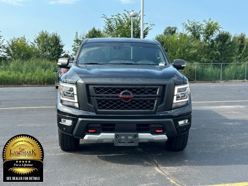 2024 Nissan Titan PRO-4X Crew Cab photo 3