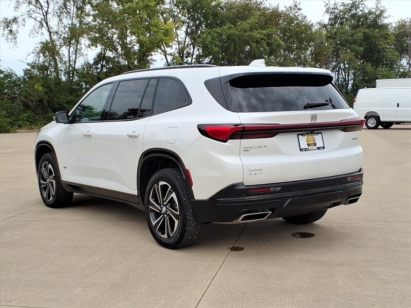 2025 Buick Enclave Sport Touring photo 2