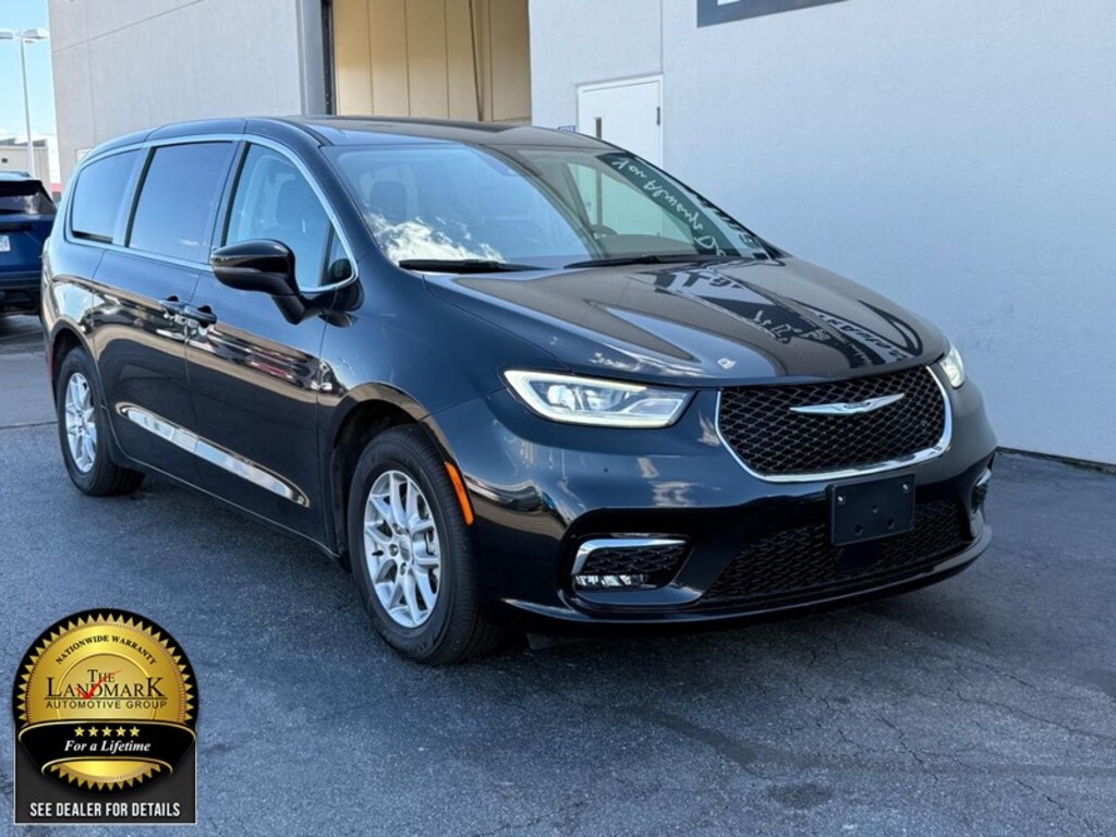 Used 2023 Chrysler Pacifica Touring L FWD Mini-Van