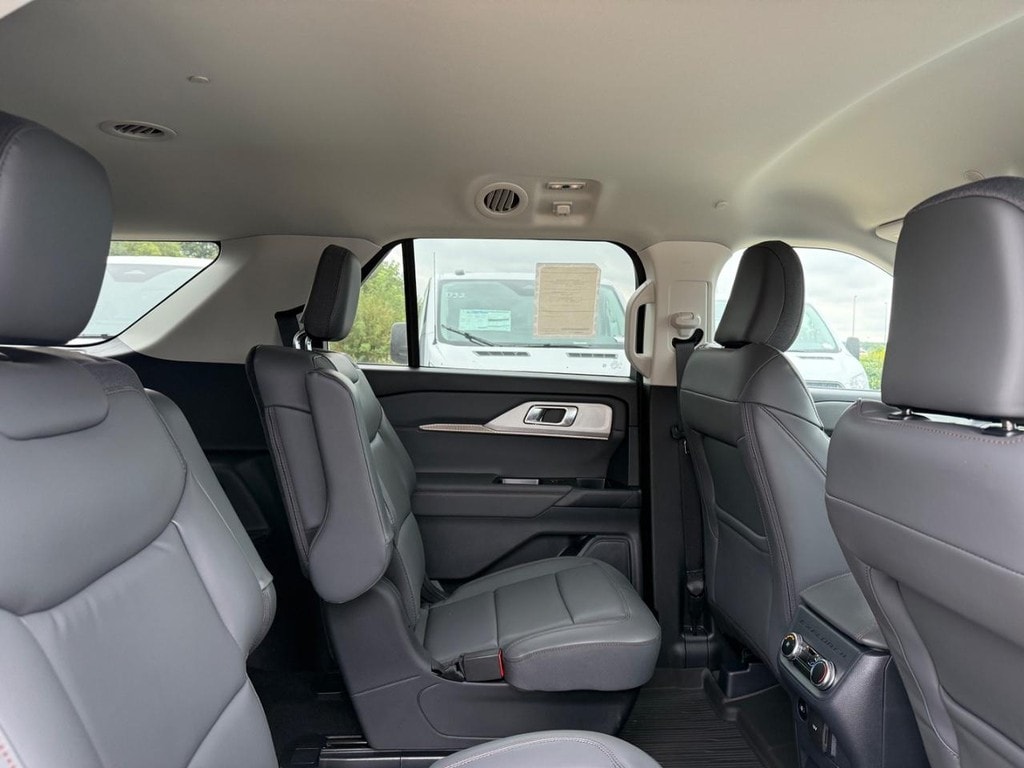 2025 Ford Explorer Active - Photo 16