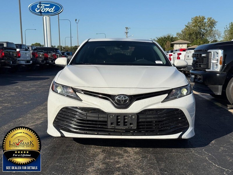 2018 Toyota Camry LE photo 4