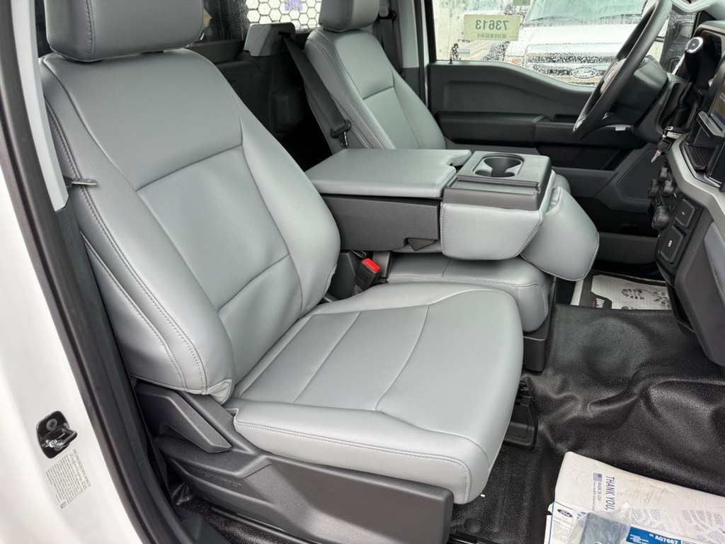 2025 Ford F-450 Super Duty Chassis Cab XL - Photo 7