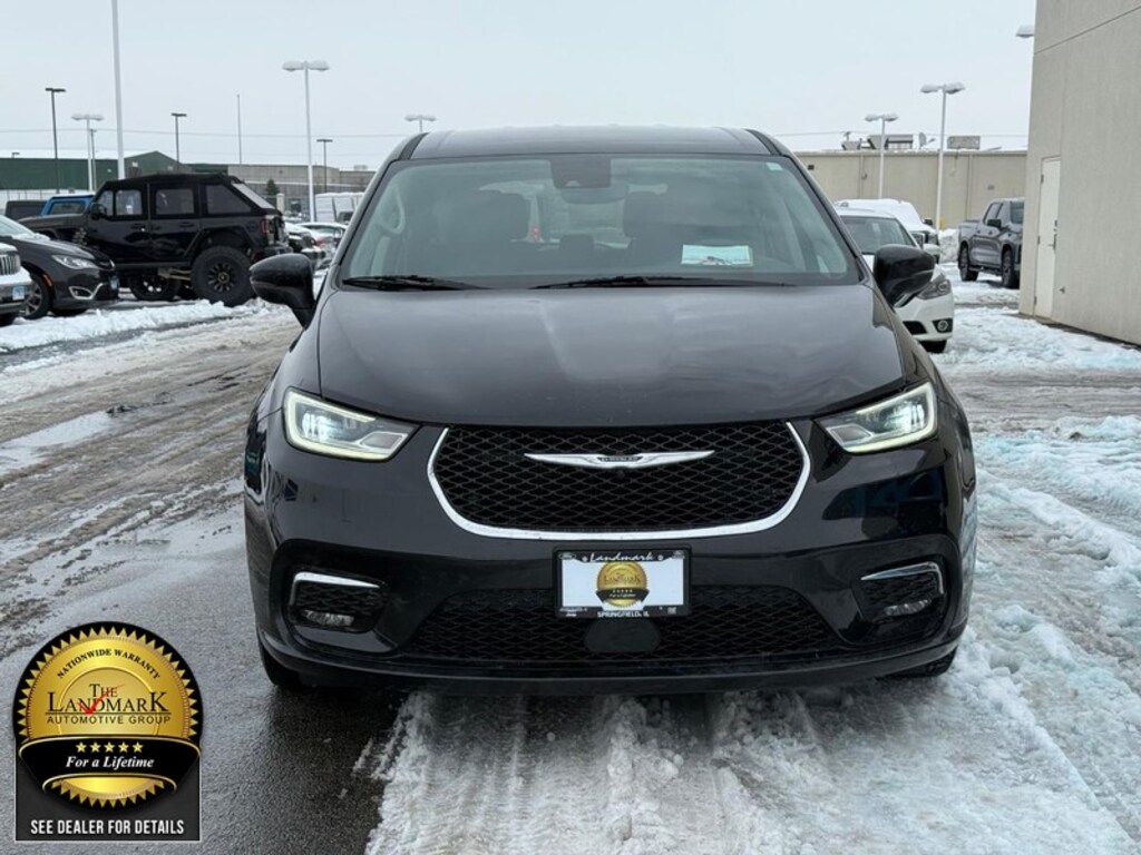 Used 2023 Chrysler Pacifica Touring L FWD Mini-Van