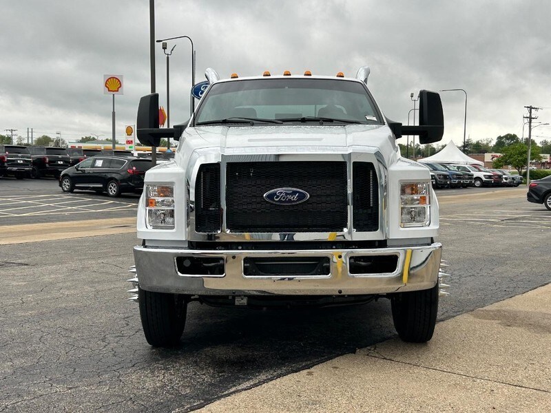 2025 Ford F-750 photo 4