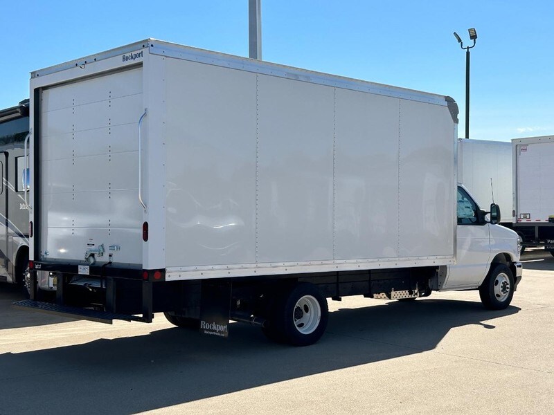 2025 Ford E-350 photo 3