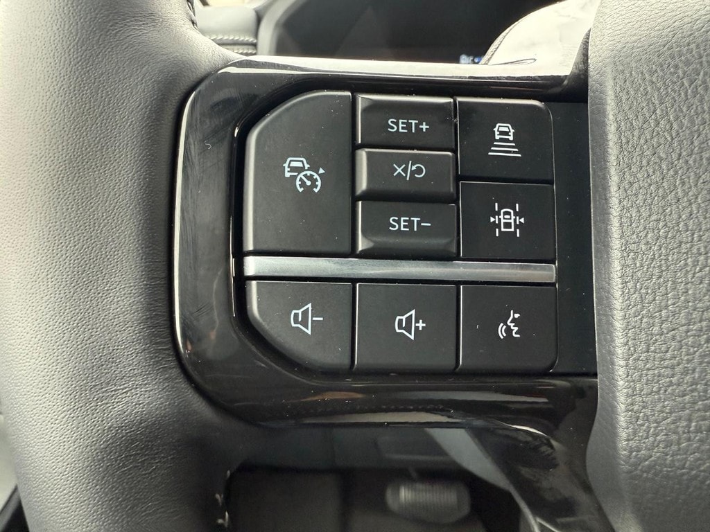 2025 Ford F-150 Lightning Platinum - Photo 6