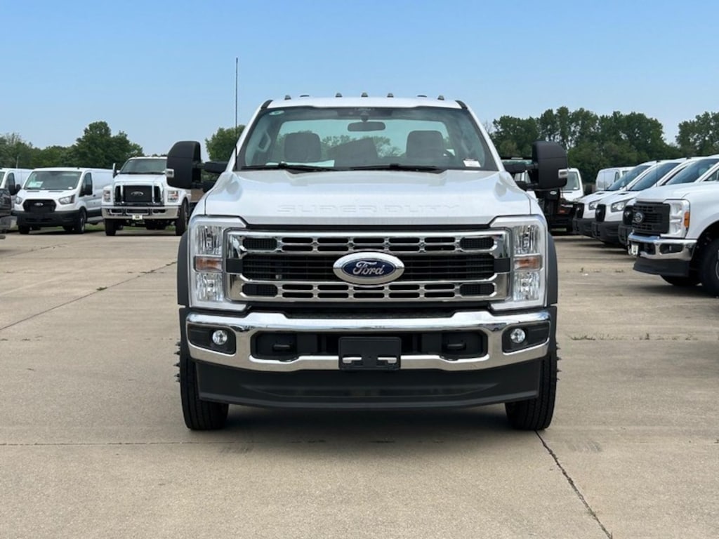 New 2025 Ford Super Duty F-450 DRW 4WD Reg Cab WB CA Truck Regular Cab