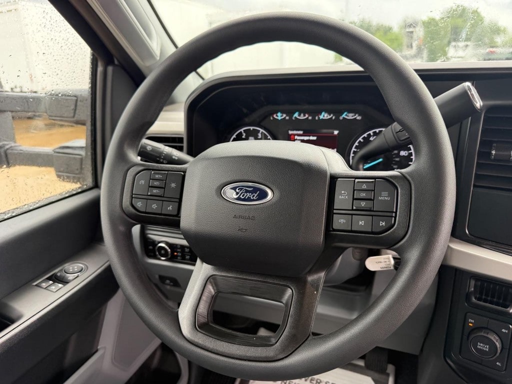 2025 Ford F-450 Super Duty Chassis Cab XL - Photo 9