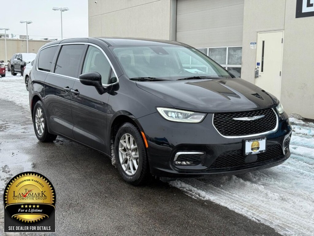 Used 2023 Chrysler Pacifica Touring L FWD Mini-Van