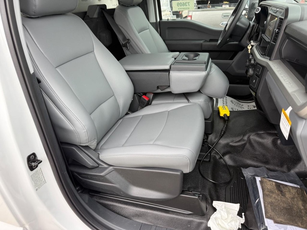 2025 Ford F-450 Super Duty Chassis Cab XL - Photo 9