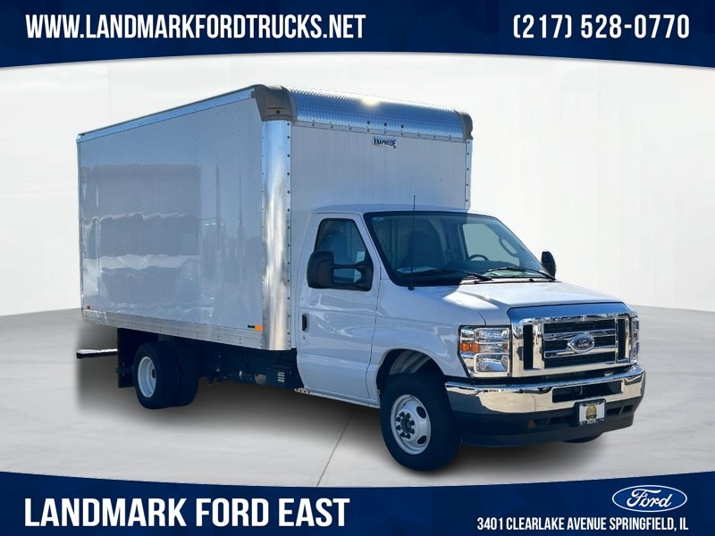 2025 Ford E-Series Cutaway Base's photo