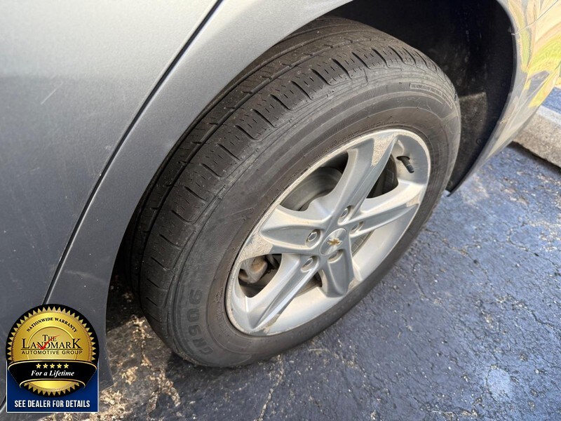2023 Chevrolet Malibu 1LT photo 3