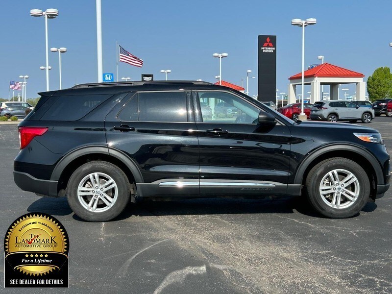 2024 Ford Explorer XLT photo 2
