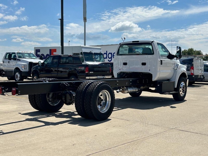 2025 Ford F-750 photo 3
