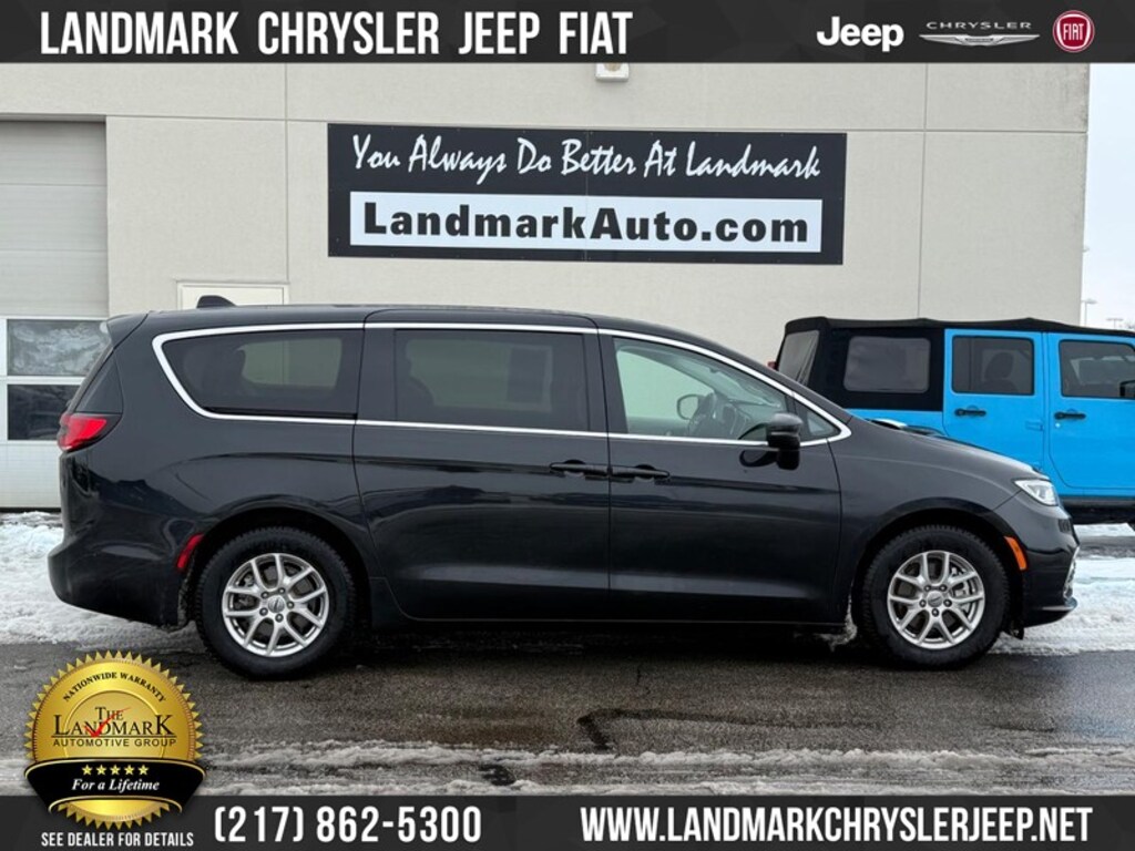 Used 2023 Chrysler Pacifica Touring L FWD Mini-Van