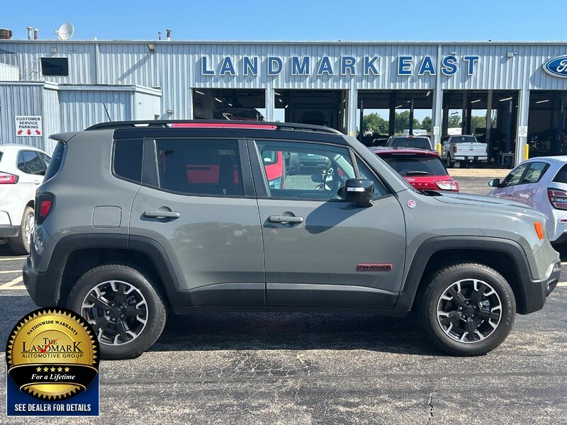 2023 Jeep Renegade Trailhawk photo 2