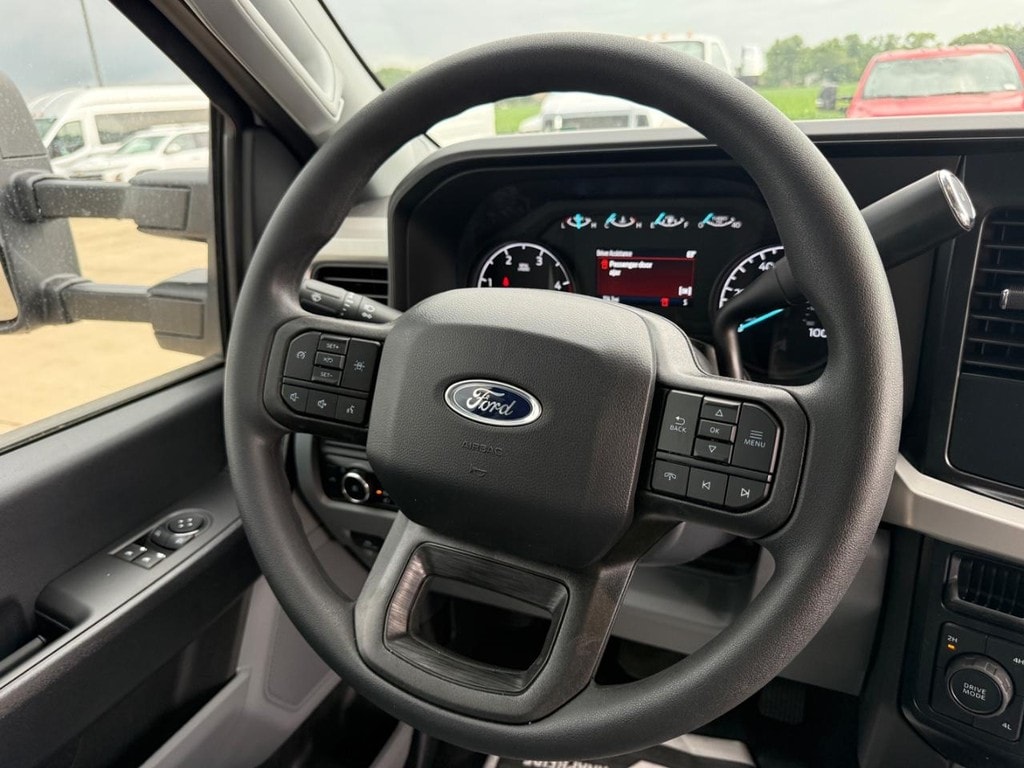 2025 Ford F-450 Super Duty Chassis Cab XL - Photo 11