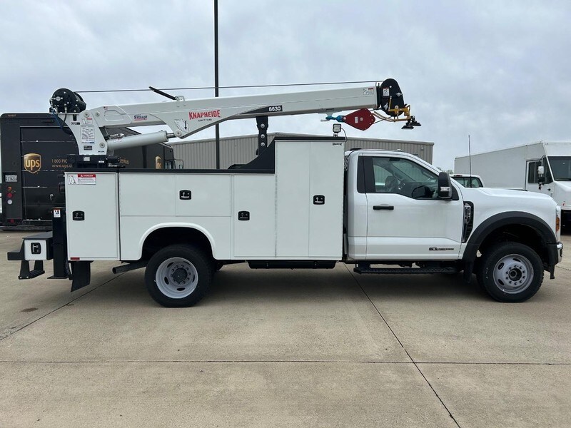 2024 Ford F-550 photo 2