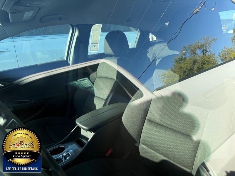 2023 Chevrolet Malibu 1LT photo 2