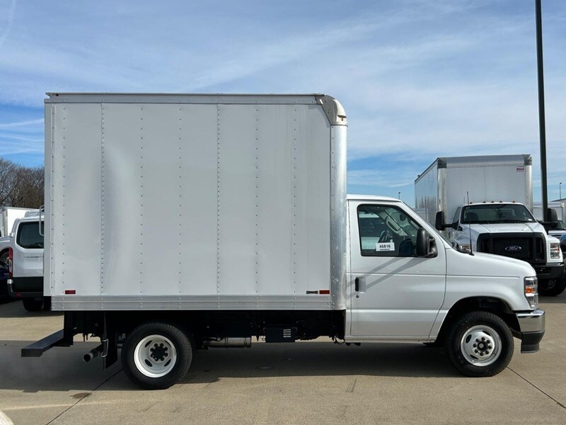 2024 Ford E-350 photo 2