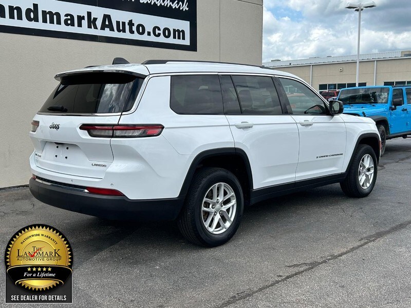 2022 Jeep Grand Cherokee Laredo photo 2