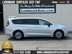 Used 2024 Chrysler Pacifica Hybrid Select FWD Mini-Van for sale in Springfield, IL