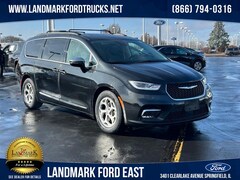 Used 2023 Chrysler Pacifica Limited FWD Mini-Van for sale in Springfield, IL