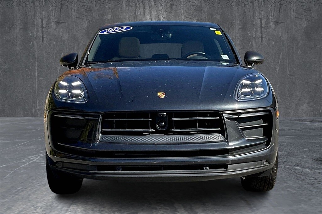 2022 Porsche Macan Base photo 2