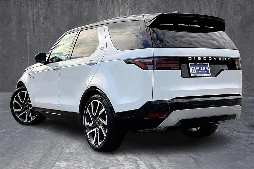 2024 Land Rover Discovery Metropolitan Edition photo 4