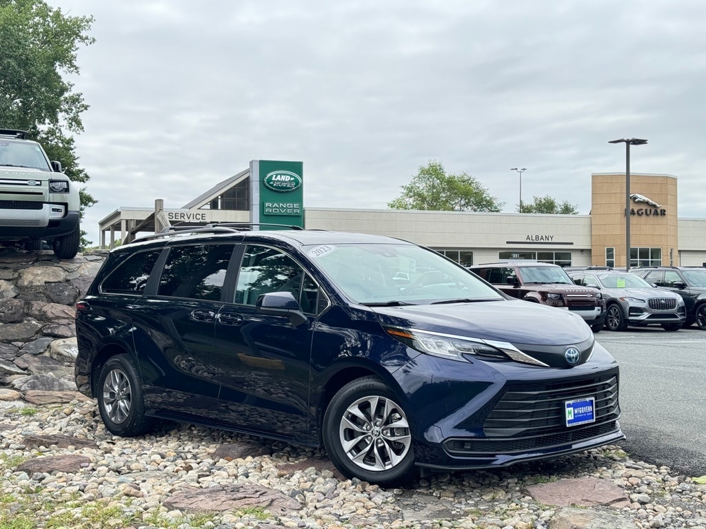 Used 2023 Toyota Sienna LE with VIN 5TDKSKFC1PS080819 for sale in Albany, NY