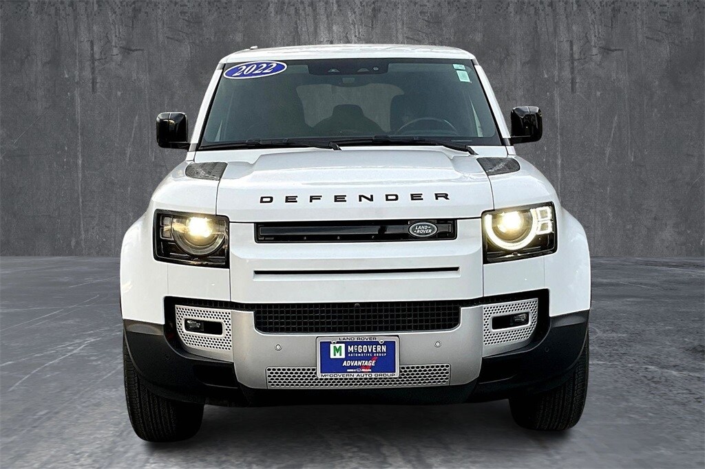 2022 Land Rover Defender 110 SE photo 2