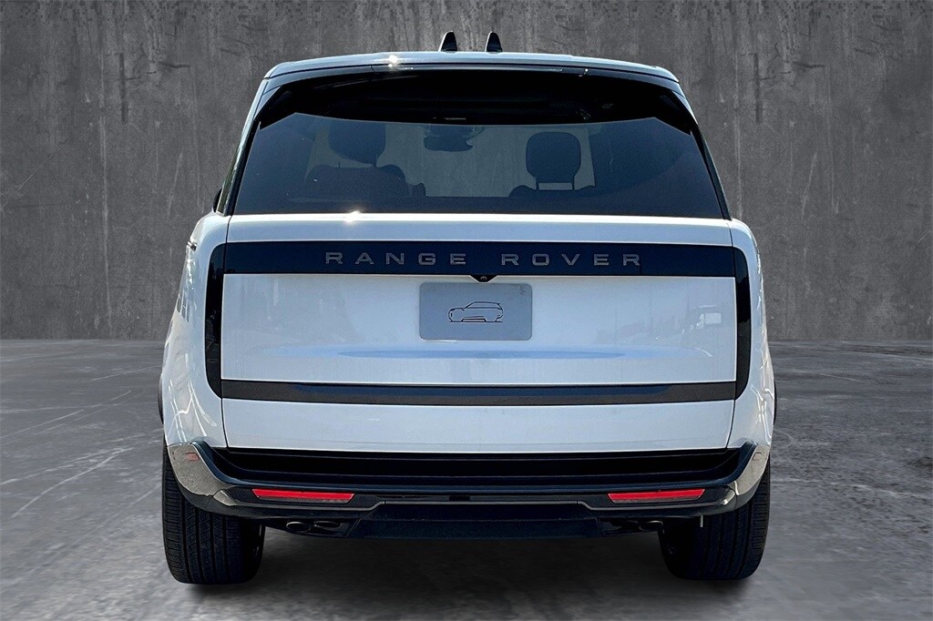2025 Land Rover Range Rover SE photo 4