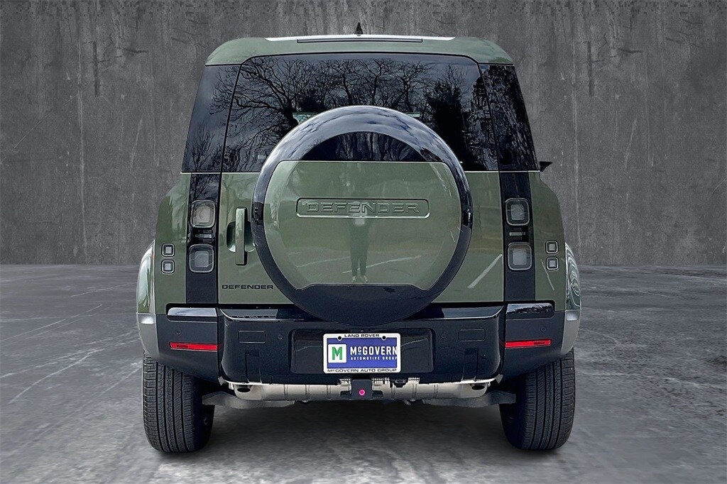 2026 Land Rover Defender 110 S photo 4