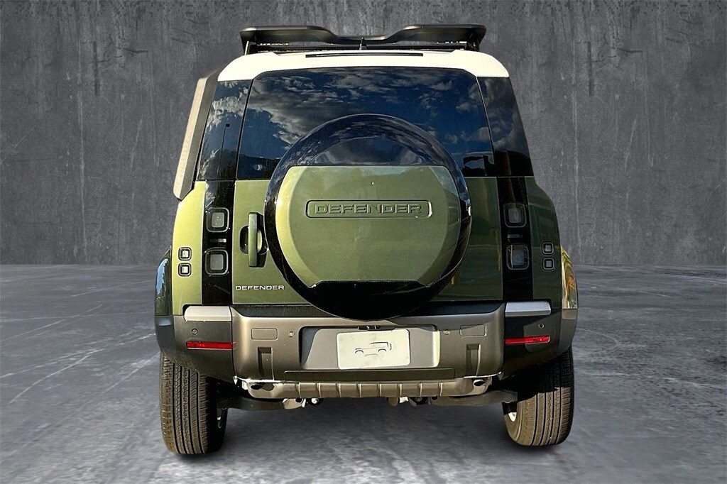 2026 Land Rover Defender 110 S photo 4