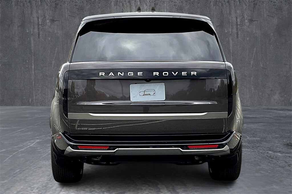 2025 Land Rover Range Rover SE photo 3