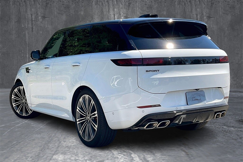 2025 Land Rover Range Rover Sport SE photo 3