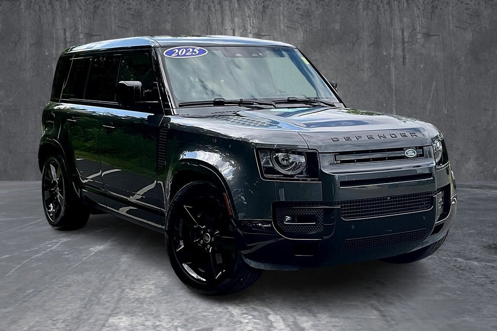 2025 Land Rover Defender 110 V8 X-Dynamic SE photo 3