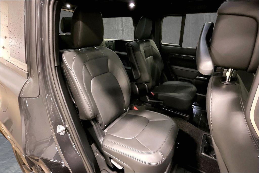 2026 Land Rover Defender X-Dynamic SE - Photo 10