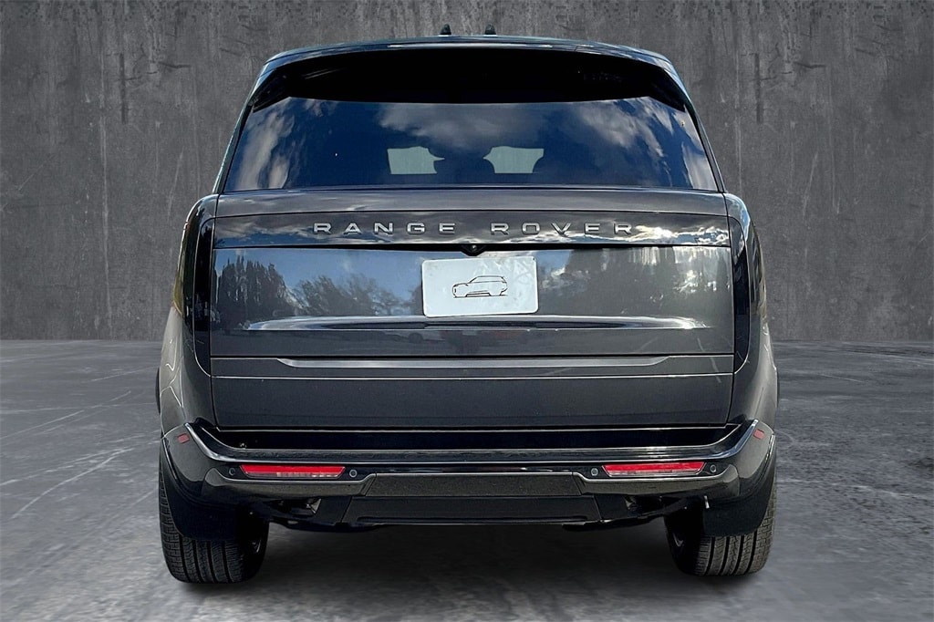 New 2025 Land Rover Range Rover SE SUV