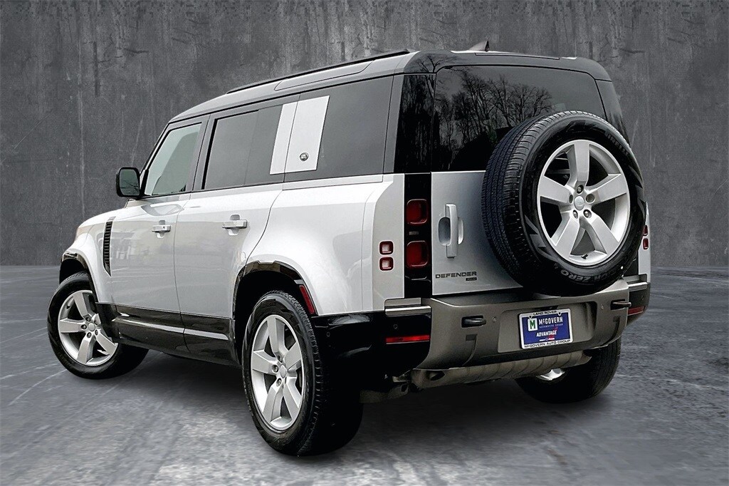 2023 Land Rover Defender 110 X-Dynamic SE photo 4