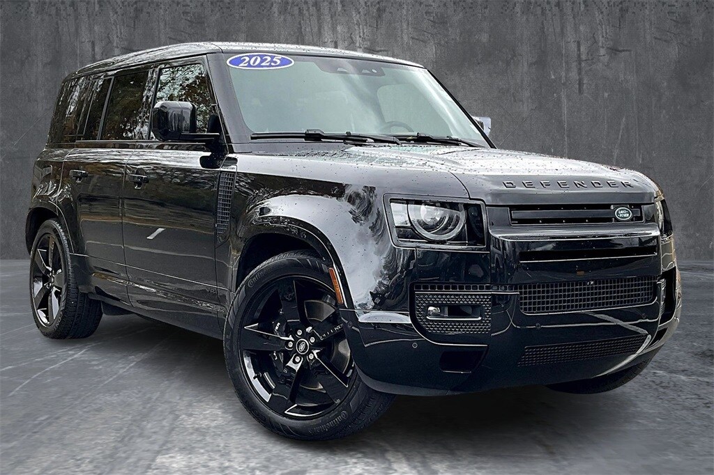 2025 Land Rover Defender 110 V8 photo 3