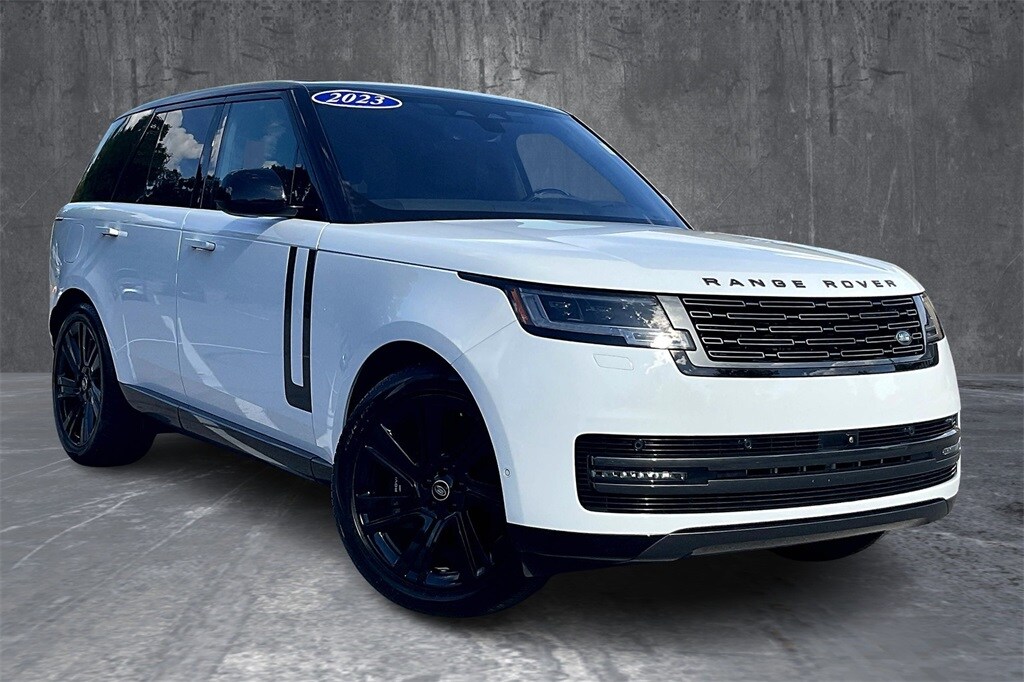 2023 Land Rover Range Rover SE photo 3